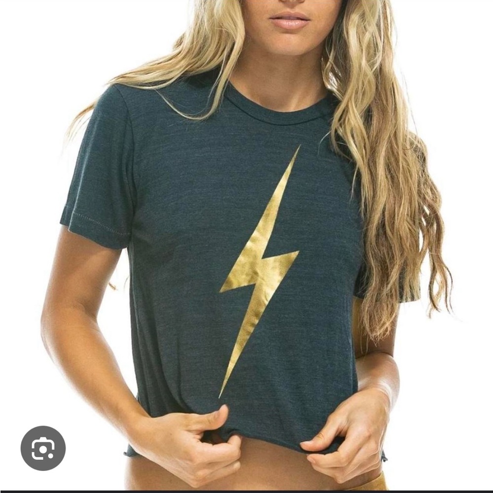 AVN cropped tee